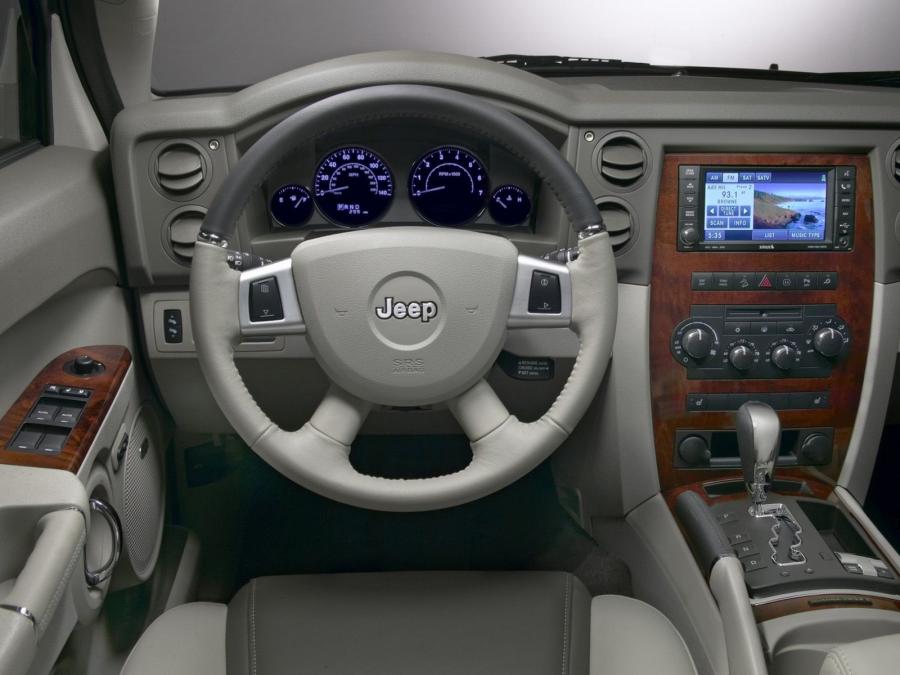  Jeep Commander Overland 2006 года  (фото 2 из 3)